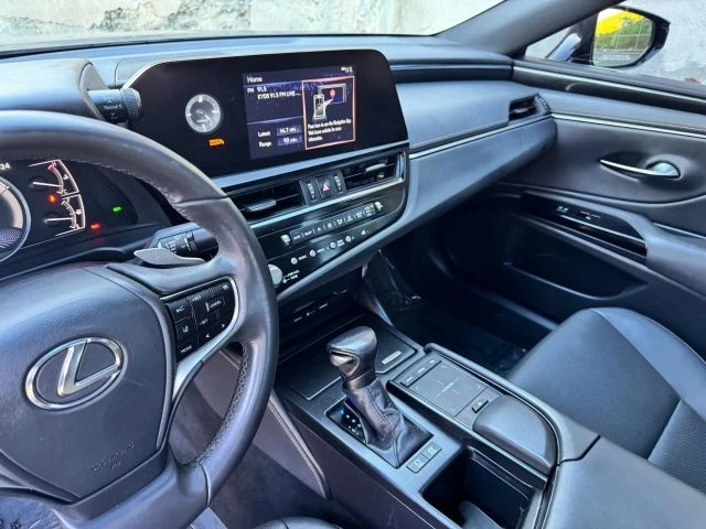 2022 Lexus ES 7th Gen - Image 17 of 21