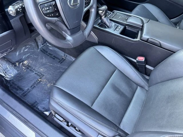 2022 Lexus ES 7th Gen - Image 15 of 21