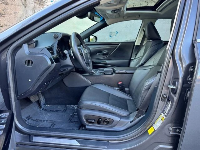2022 Lexus ES 7th Gen - Image 13 of 21
