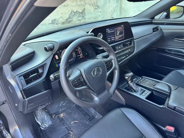 2022 Lexus ES 7th Gen - Image 16 of 21