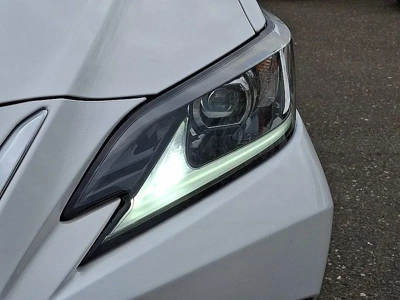 2022 Lexus ES 7th Gen - Image 10 of 12