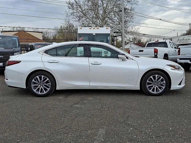 2022 Lexus ES 7th Gen - Image 8 of 12