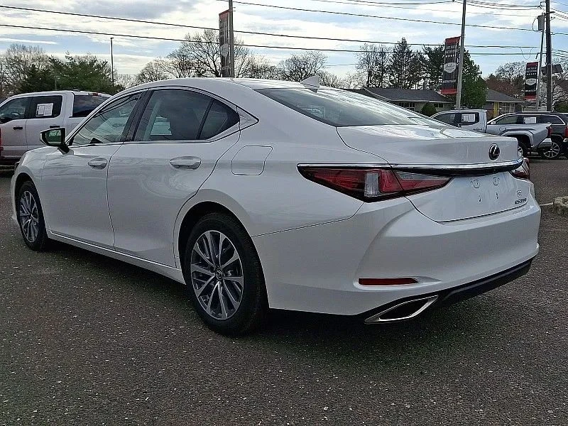 2022 Lexus ES 7th Gen - Image 5 of 12