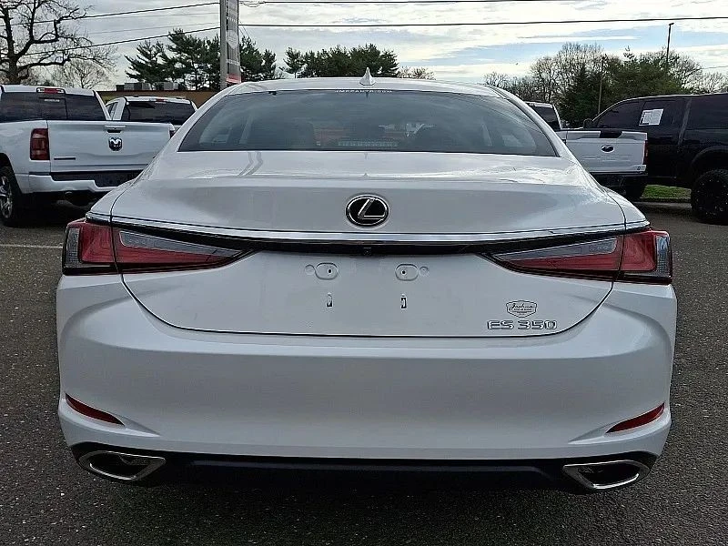 2022 Lexus ES 7th Gen - Image 6 of 12
