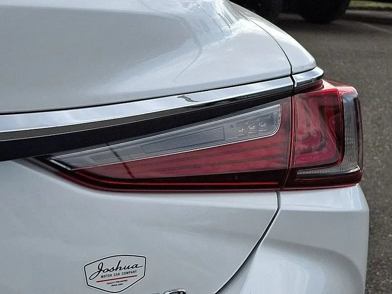 2022 Lexus ES 7th Gen - Image 11 of 12