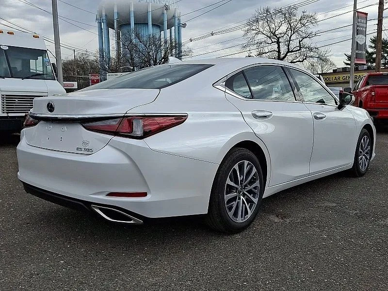 2022 Lexus ES 7th Gen - Image 7 of 12
