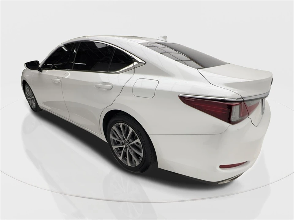 2022 Lexus ES 7th Gen - Image 10 of 12