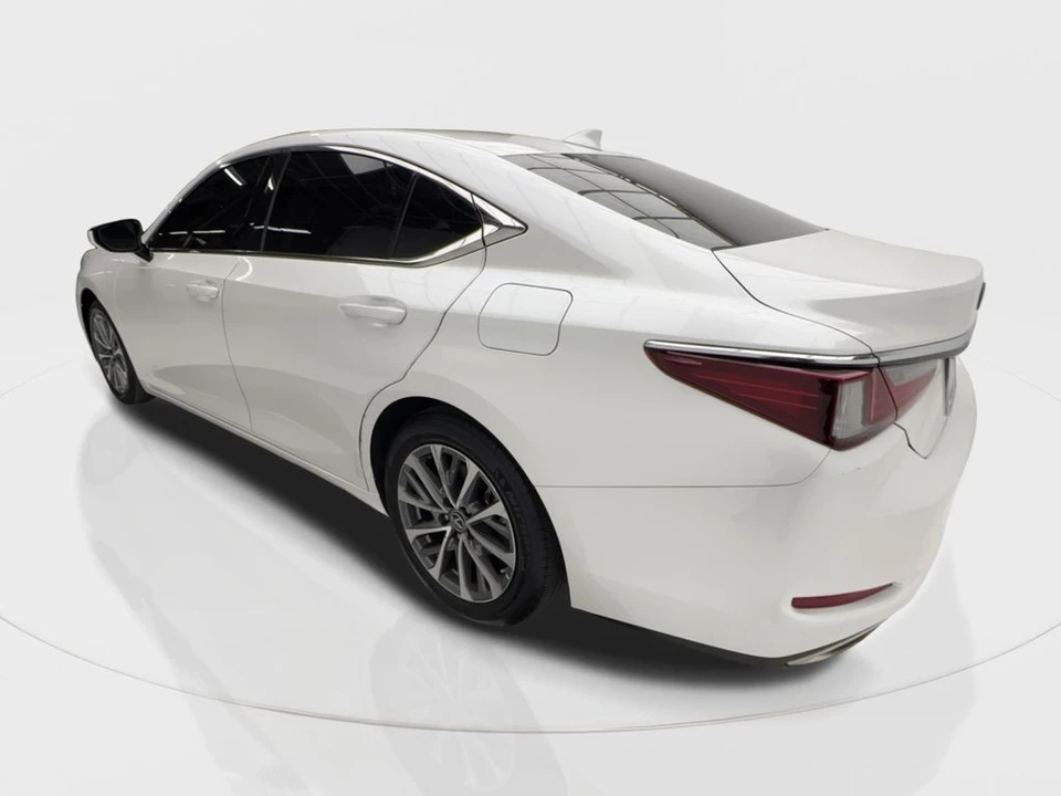 2022 Lexus ES 7th Gen - Image 10 of 21