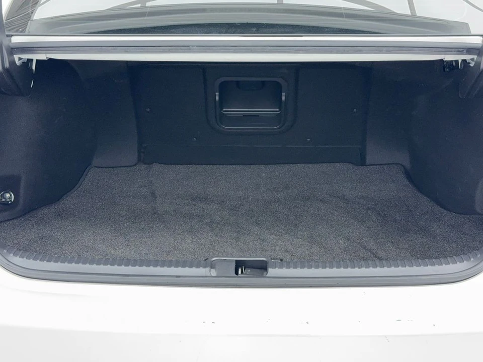 2022 Lexus ES 7th Gen - Image 12 of 21