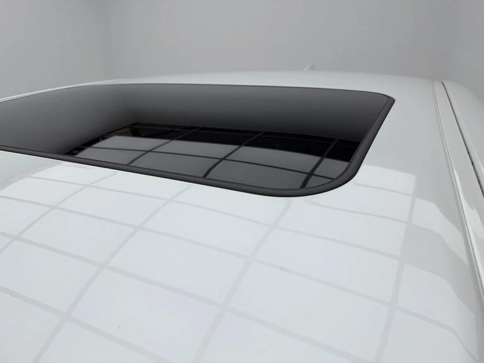 2022 Lexus ES 7th Gen - Image 13 of 21