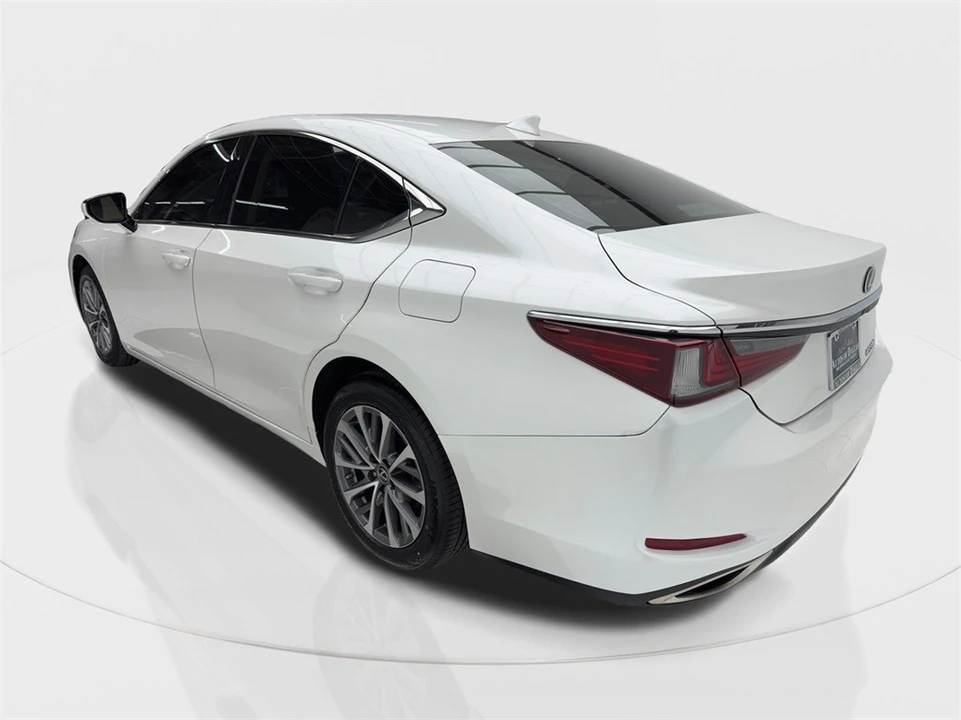 2022 Lexus ES 7th Gen - Image 10 of 12