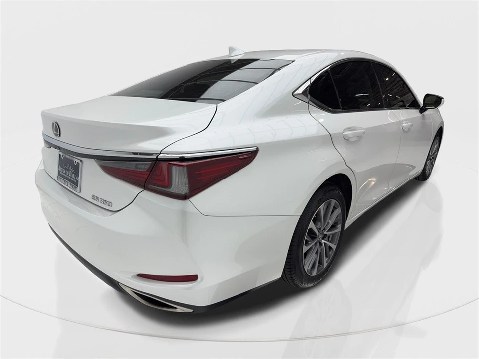 2022 Lexus ES 7th Gen - Image 9 of 12