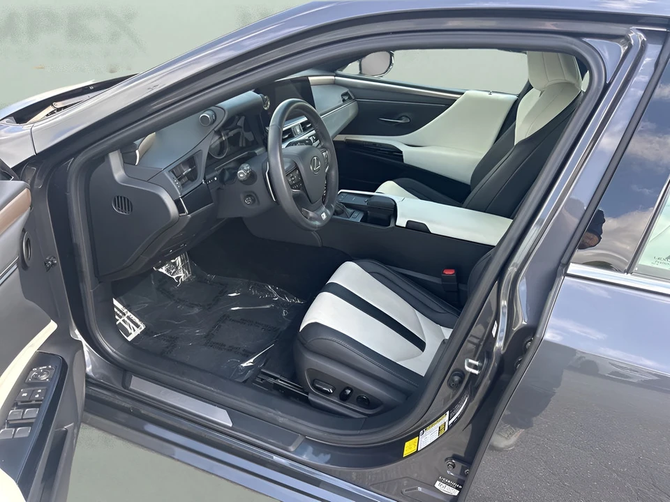 2022 Lexus ES 7th Gen - Image 9 of 21