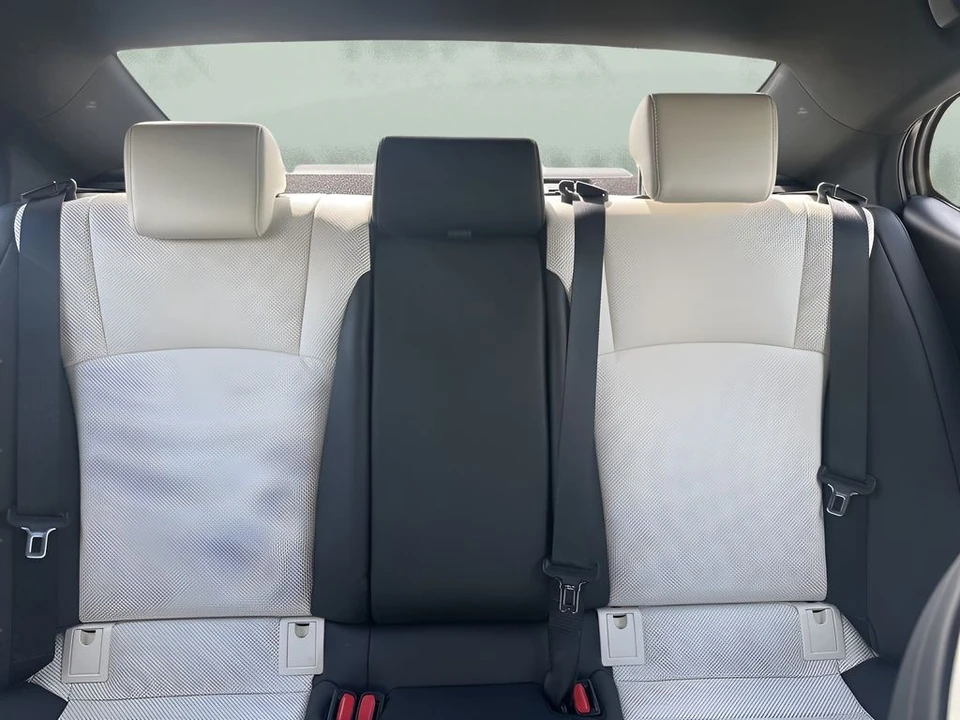 2022 Lexus ES 7th Gen - Image 11 of 21