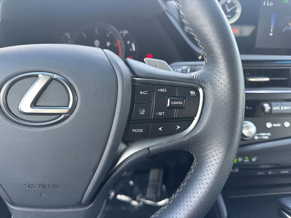 2022 Lexus ES 7th Gen - Image 16 of 21