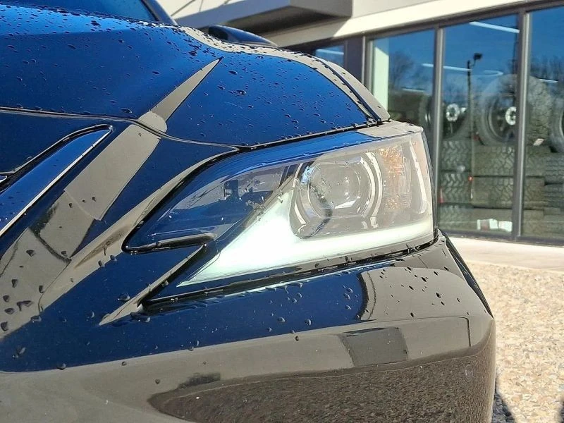 2022 Lexus ES 7th Gen - Image 9 of 12