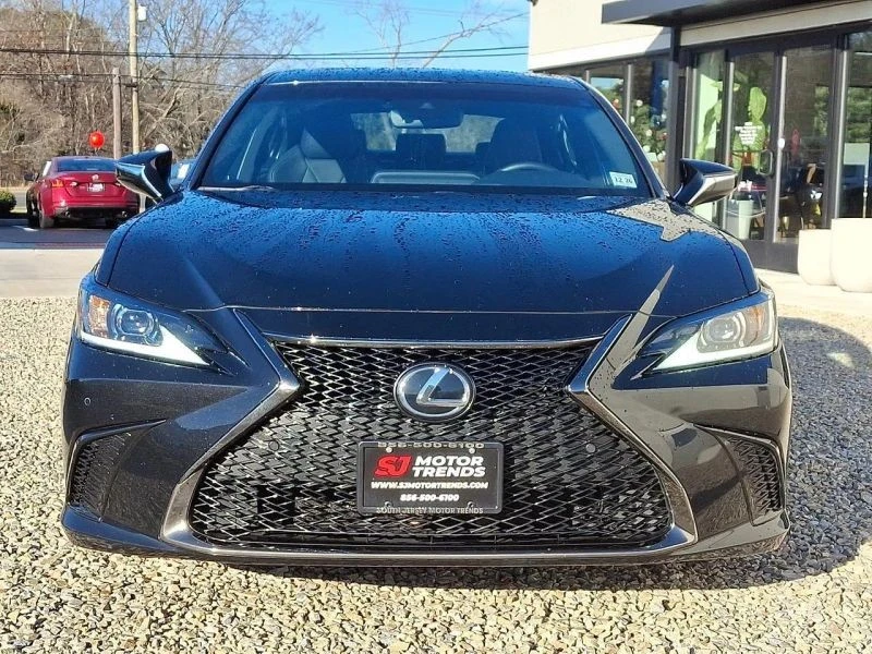 2022 Lexus ES 7th Gen - Image 2 of 12