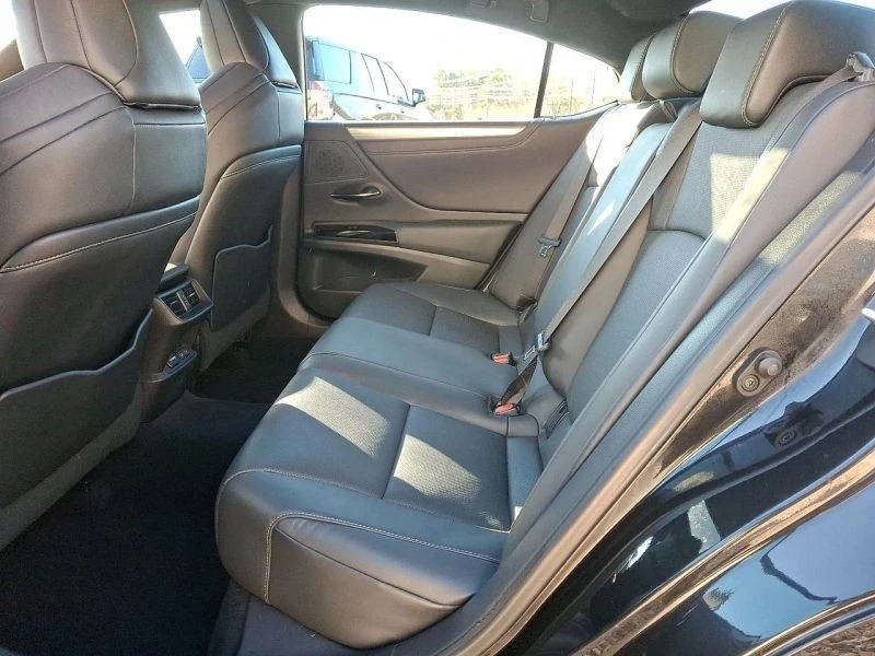 2022 Lexus ES 7th Gen - Image 10 of 12