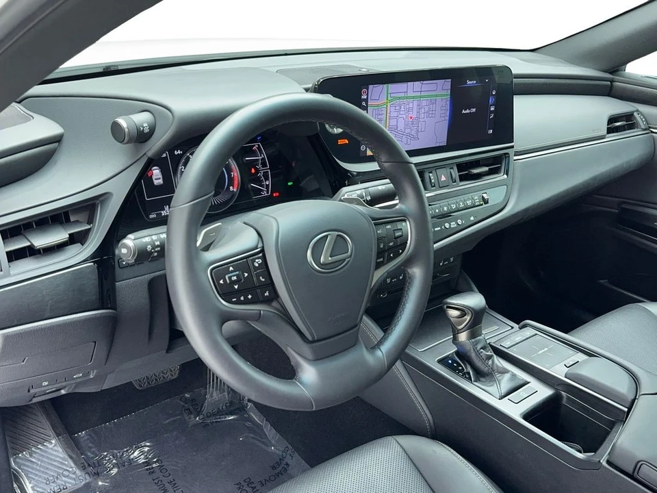 2022 Lexus ES 7th Gen - Image 14 of 21