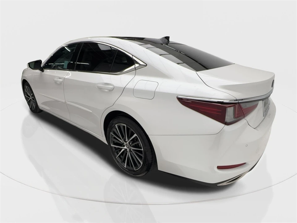 2022 Lexus ES 7th Gen - Image 10 of 12