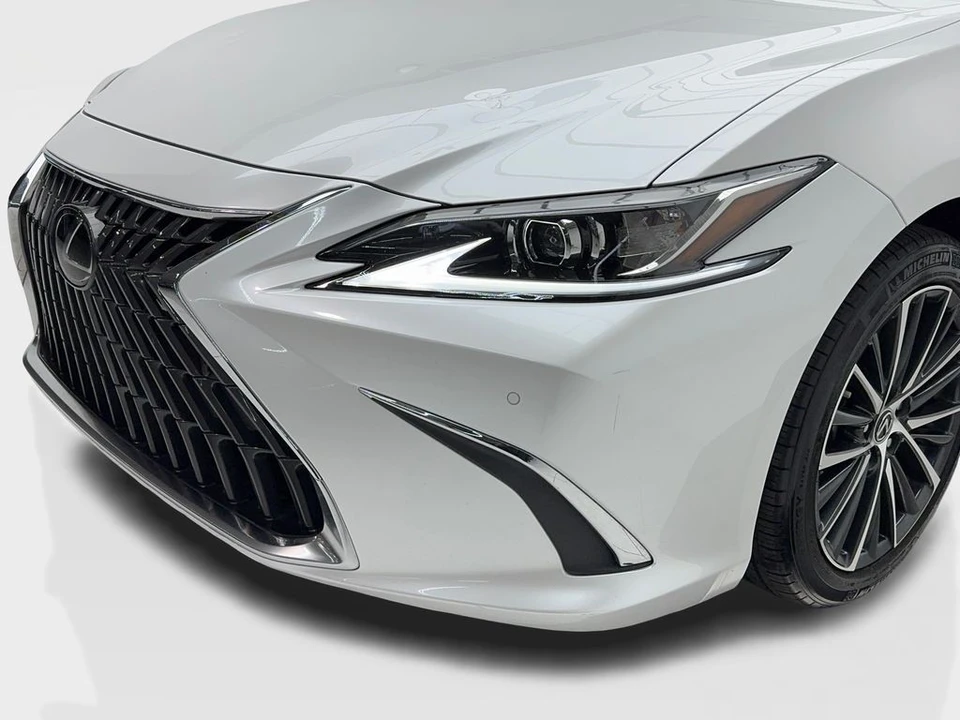 2022 Lexus ES 7th Gen - Image 5 of 21