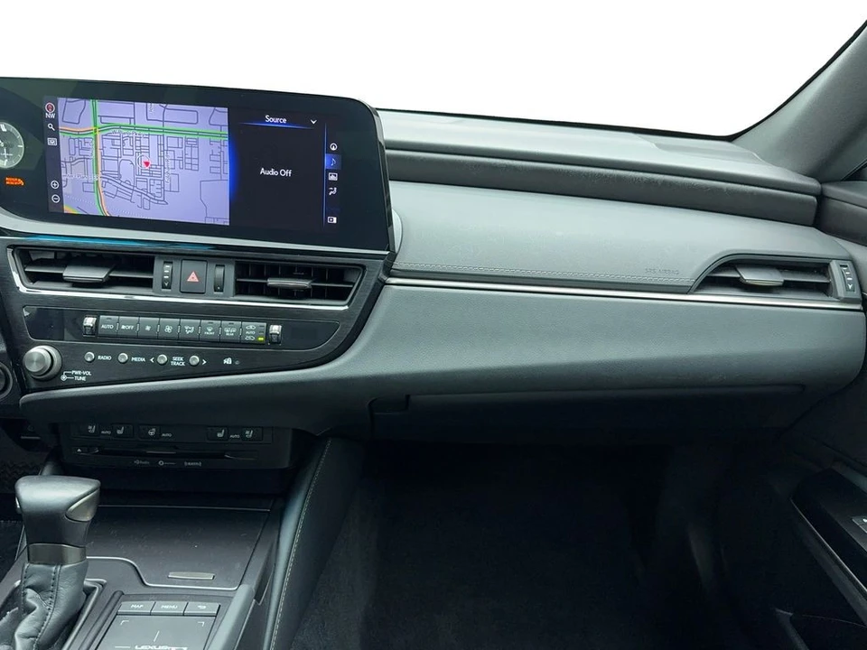 2022 Lexus ES 7th Gen - Image 19 of 21