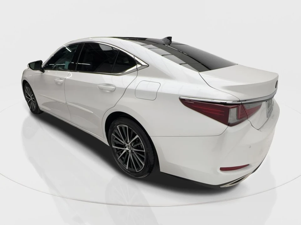 2022 Lexus ES 7th Gen - Image 10 of 12
