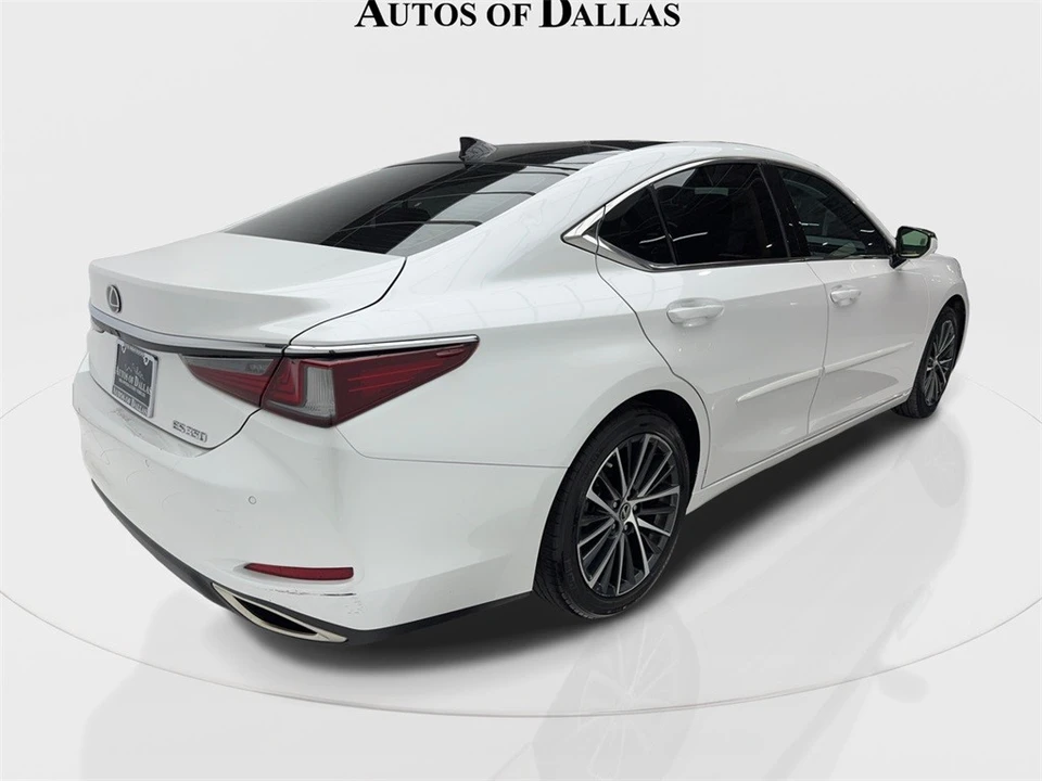 2022 Lexus ES 7th Gen - Image 9 of 12