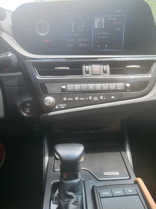 2022 Lexus ES 7th Gen - Image 19 of 21