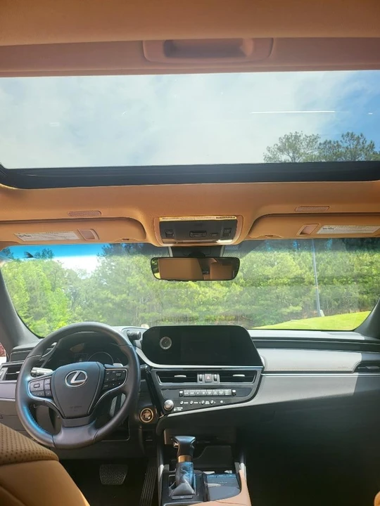 2022 Lexus ES 7th Gen - Image 11 of 27