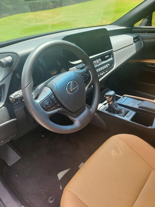 2022 Lexus ES 7th Gen - Image 12 of 21