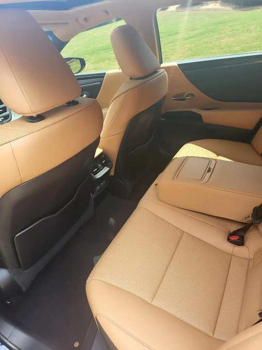 2022 Lexus ES 7th Gen - Image 21 of 27