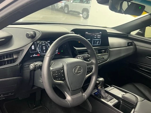 2022 Lexus ES 7th Gen - Image 10 of 11