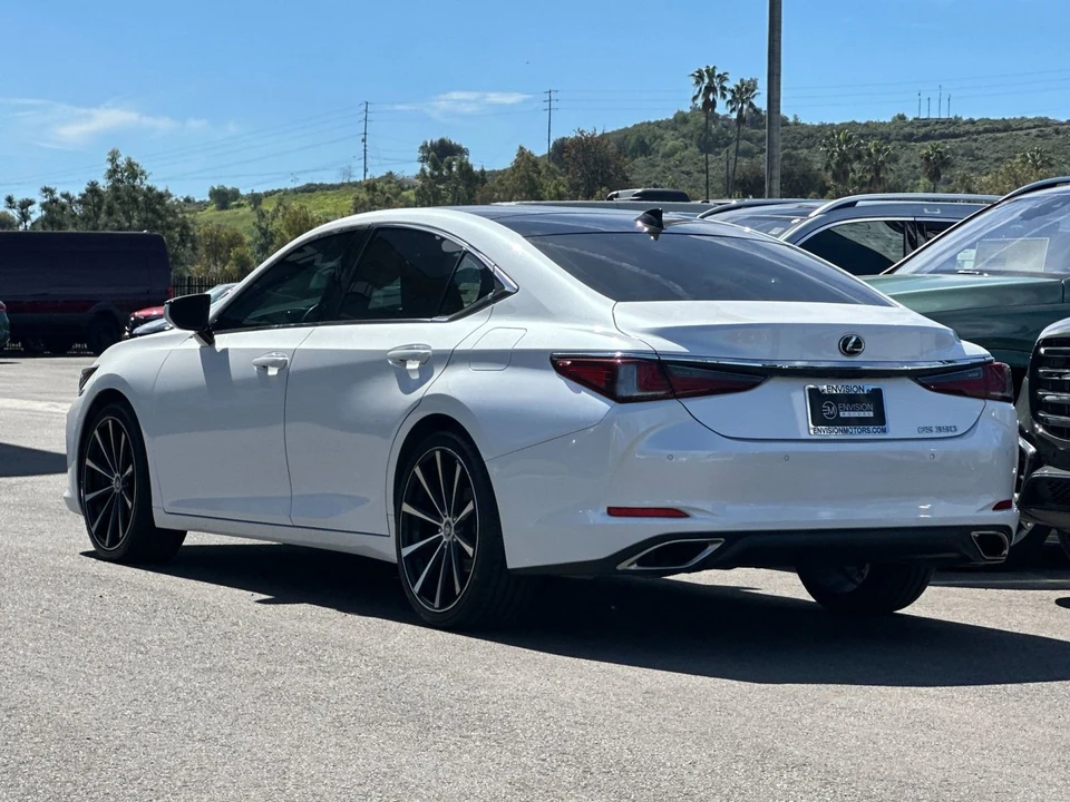 2022 Lexus ES 7th Gen - Image 5 of 21