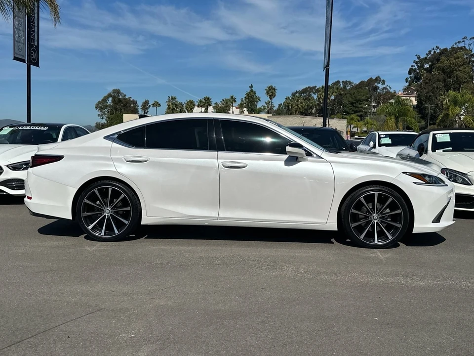 2022 Lexus ES 7th Gen - Image 2 of 21