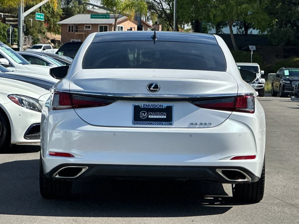 2022 Lexus ES 7th Gen - Image 4 of 21