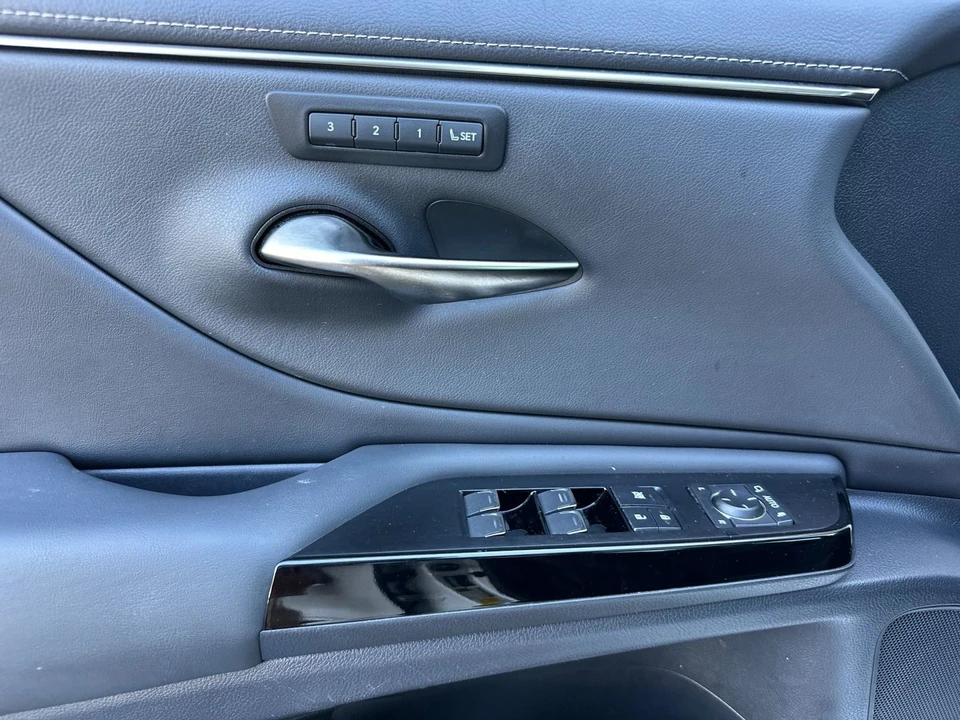 2022 Lexus ES 7th Gen - Image 11 of 21