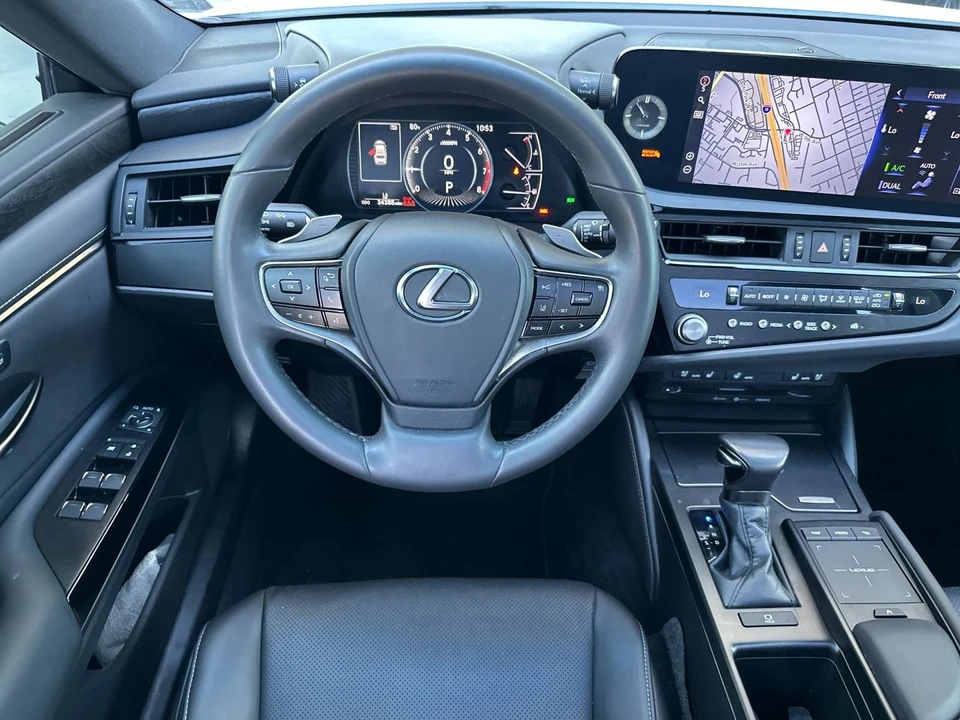 2022 Lexus ES 7th Gen - Image 15 of 21