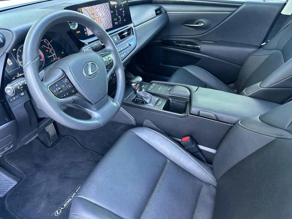 2022 Lexus ES 7th Gen - Image 10 of 21