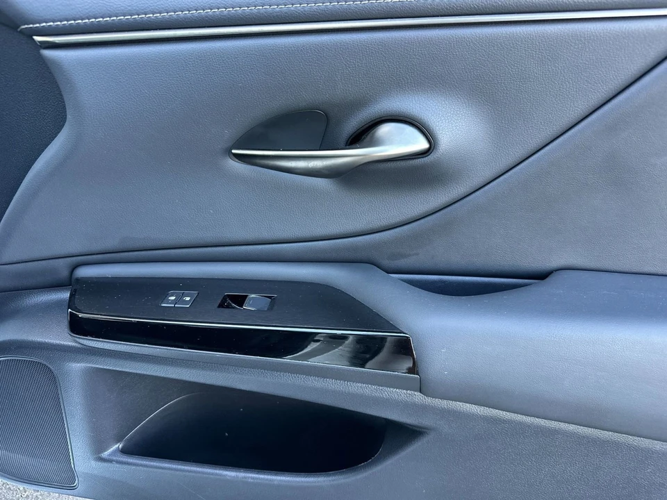 2022 Lexus ES 7th Gen - Image 18 of 21