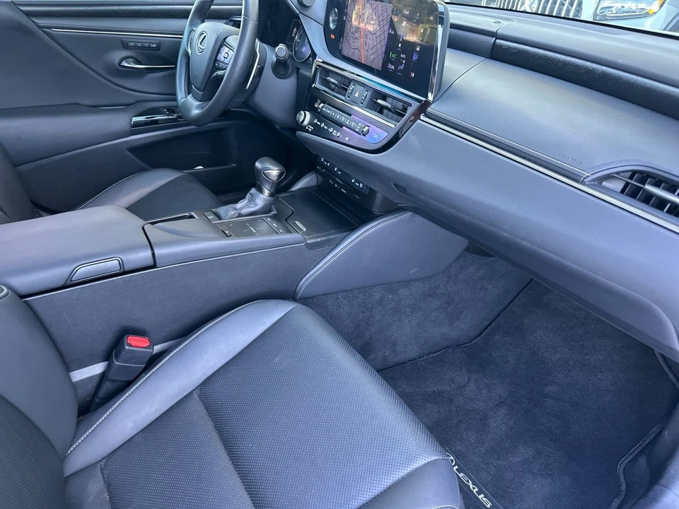 2022 Lexus ES 7th Gen - Image 16 of 21