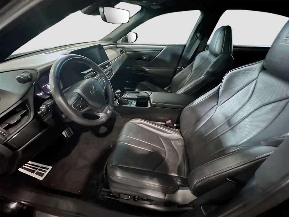 2022 Lexus ES 7th Gen - Image 11 of 16