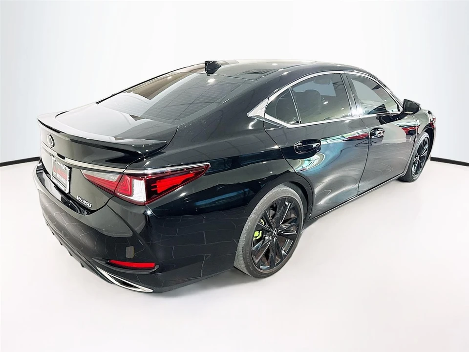 2022 Lexus ES 7th Gen - Image 9 of 16
