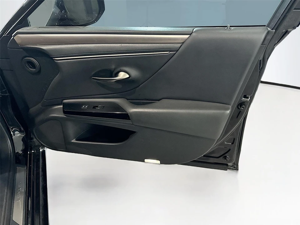 2022 Lexus ES 7th Gen - Image 16 of 16