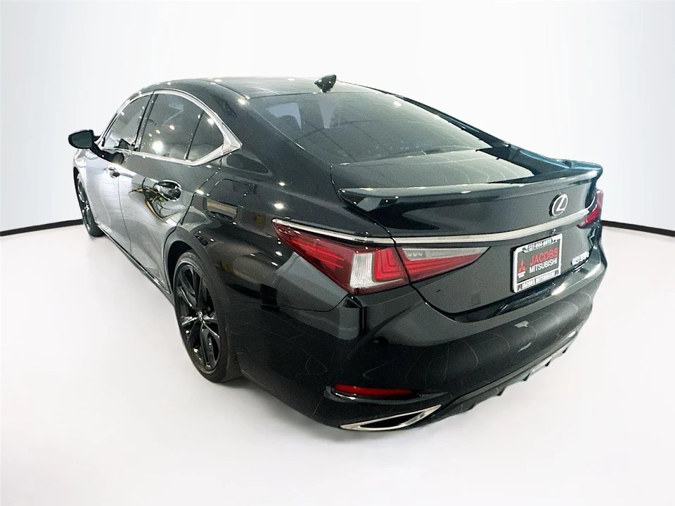 2022 Lexus ES 7th Gen - Image 8 of 16