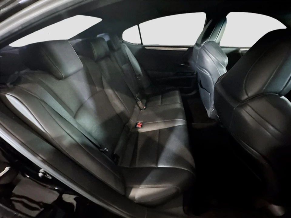 2022 Lexus ES 7th Gen - Image 13 of 16
