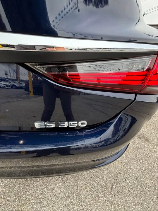 2022 Lexus ES 7th Gen - Image 2 of 14