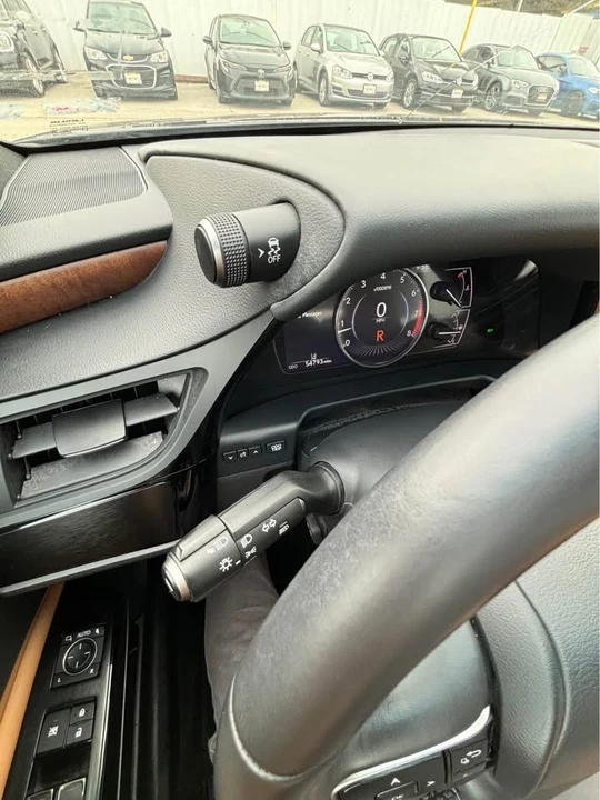 2022 Lexus ES 7th Gen - Image 12 of 14