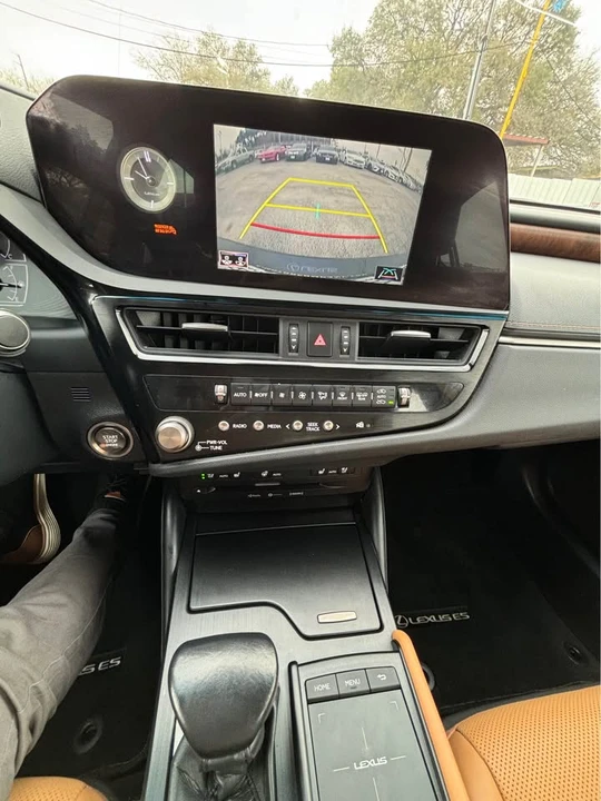 2022 Lexus ES 7th Gen - Image 13 of 14