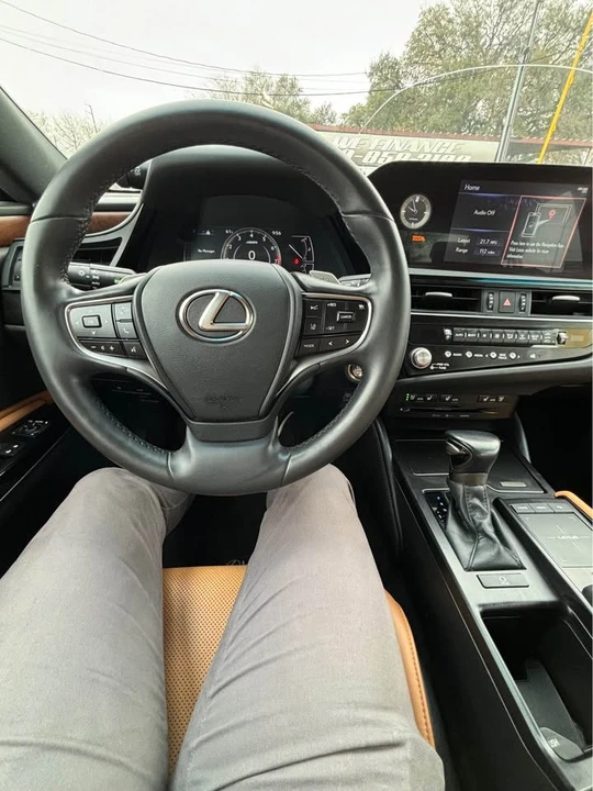 2022 Lexus ES 7th Gen - Image 11 of 14